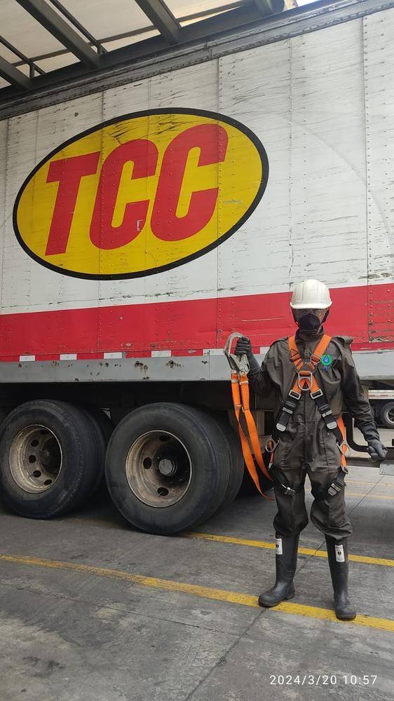 Trabajo en alturas en tráiler